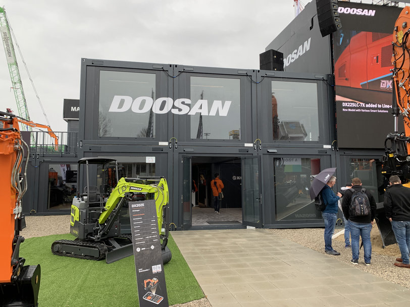 DOOSAN PREVIEWS DX20ZE ELECTRIC MINI-EXCAVATOR